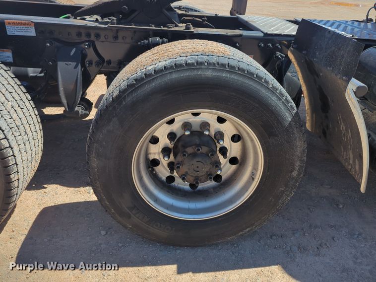 image for item NG9416 2021 Freightliner Cascadia 126 semi truck