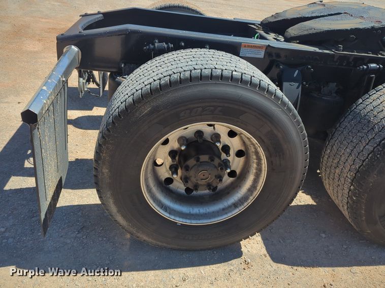 image for item NG9416 2021 Freightliner Cascadia 126 semi truck