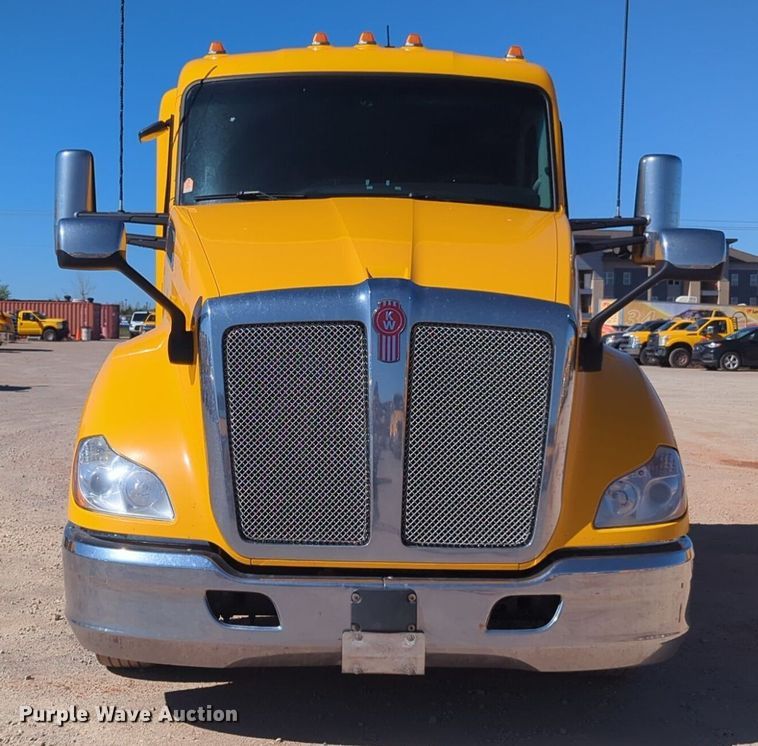 image for item NG9418 2021 Kenworth T680 semi truck