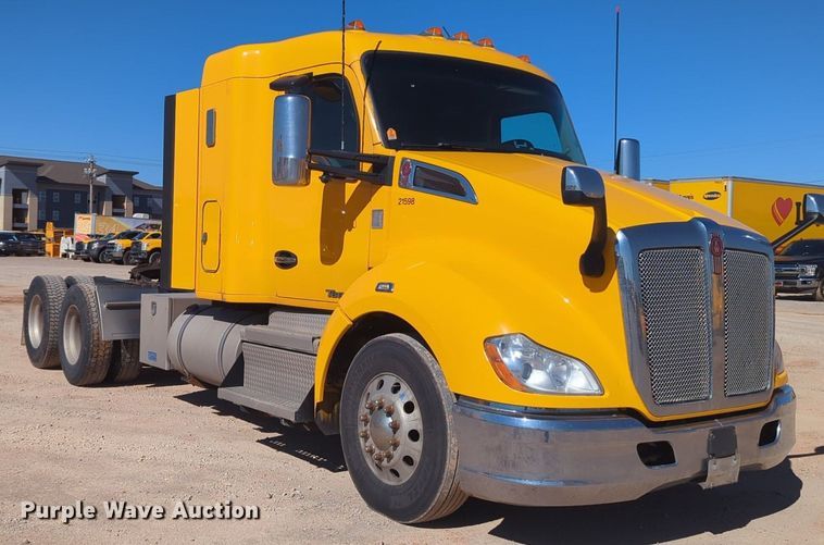 image for item NG9418 2021 Kenworth T680 semi truck