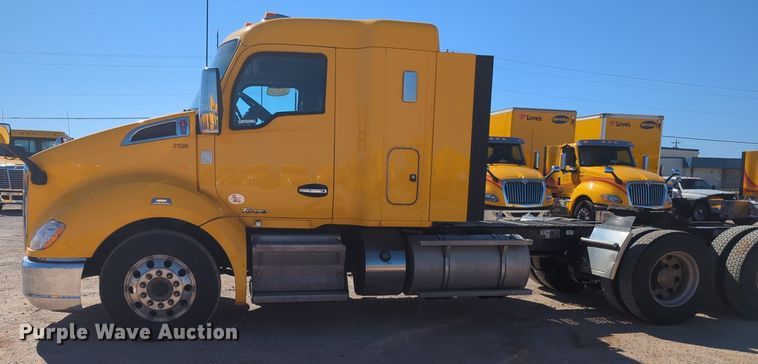 image for item NG9418 2021 Kenworth T680 semi truck