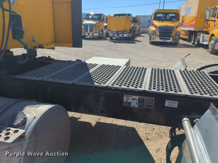 image for item NG9418 2021 Kenworth T680 semi truck