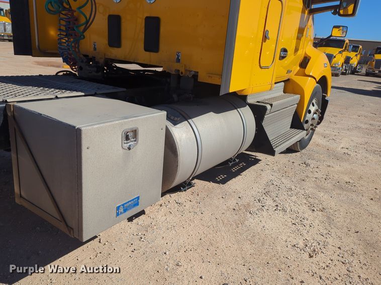 image for item NG9418 2021 Kenworth T680 semi truck