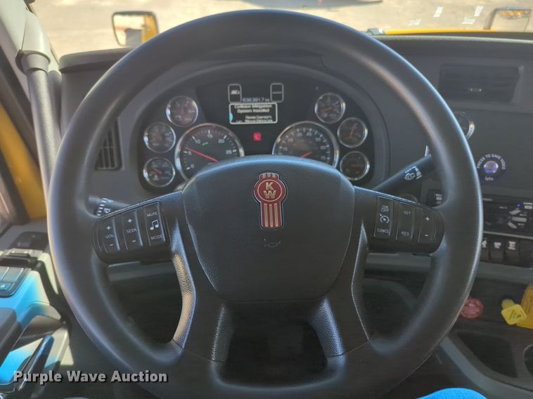 image for item NG9418 2021 Kenworth T680 semi truck