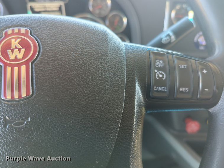 image for item NG9418 2021 Kenworth T680 semi truck