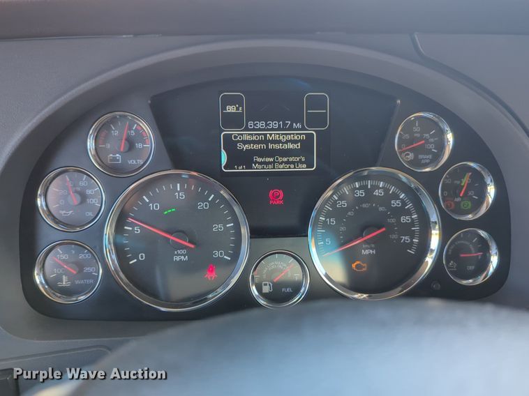 image for item NG9418 2021 Kenworth T680 semi truck