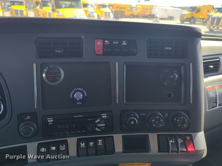 image for item NG9418 2021 Kenworth T680 semi truck