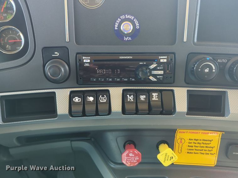 image for item NG9418 2021 Kenworth T680 semi truck