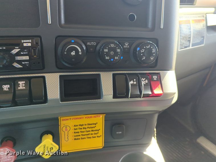 image for item NG9418 2021 Kenworth T680 semi truck