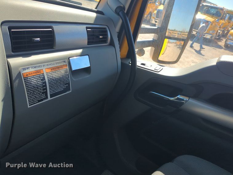 image for item NG9418 2021 Kenworth T680 semi truck