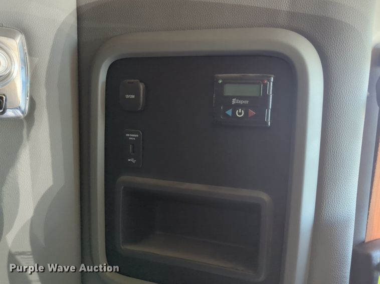 image for item NG9418 2021 Kenworth T680 semi truck