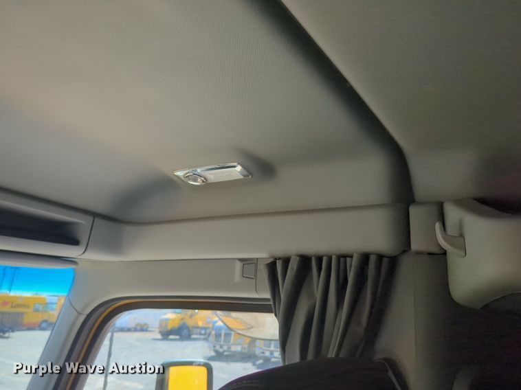 image for item NG9418 2021 Kenworth T680 semi truck