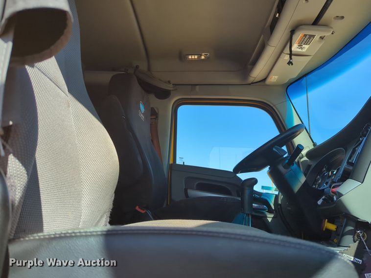 image for item NG9418 2021 Kenworth T680 semi truck