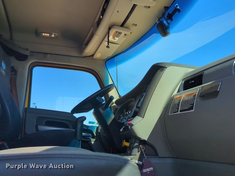 image for item NG9418 2021 Kenworth T680 semi truck