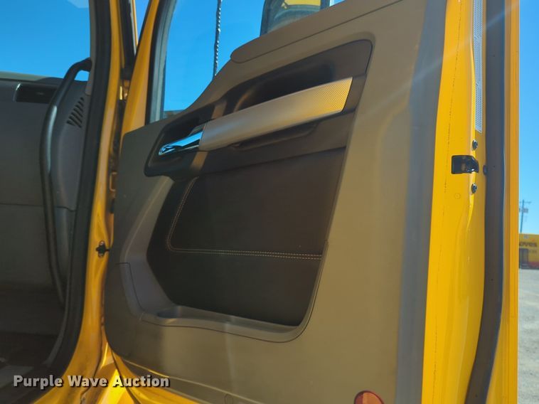 image for item NG9418 2021 Kenworth T680 semi truck