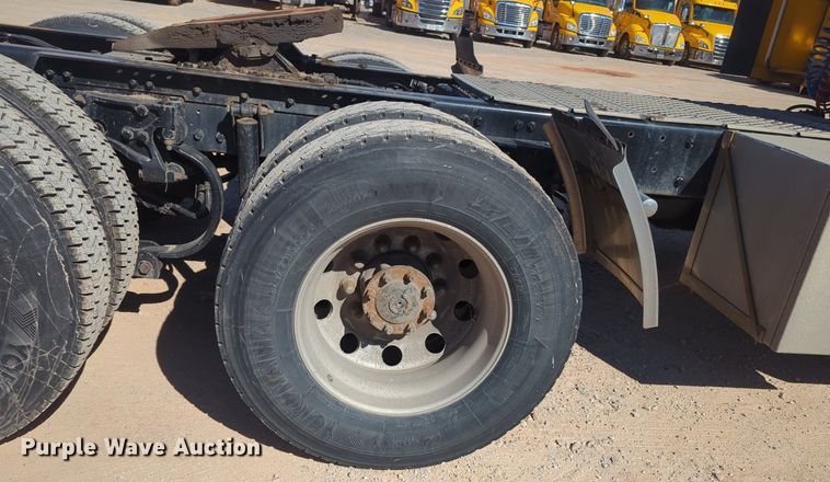 image for item NG9418 2021 Kenworth T680 semi truck