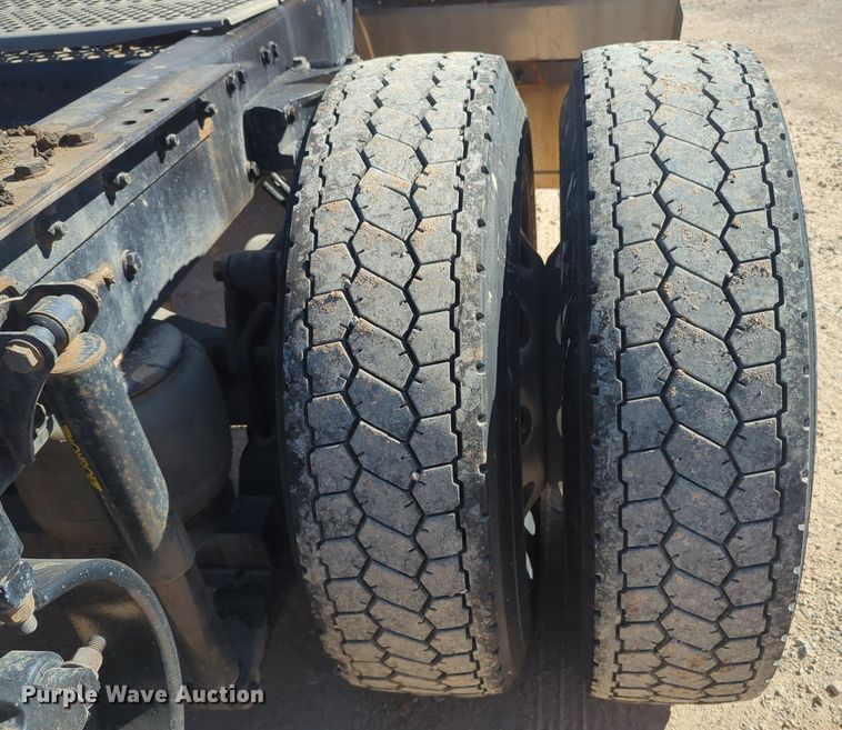 image for item NG9418 2021 Kenworth T680 semi truck