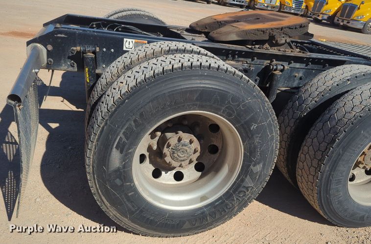 image for item NG9418 2021 Kenworth T680 semi truck