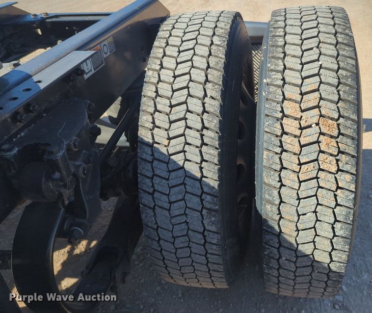 image for item NG9418 2021 Kenworth T680 semi truck