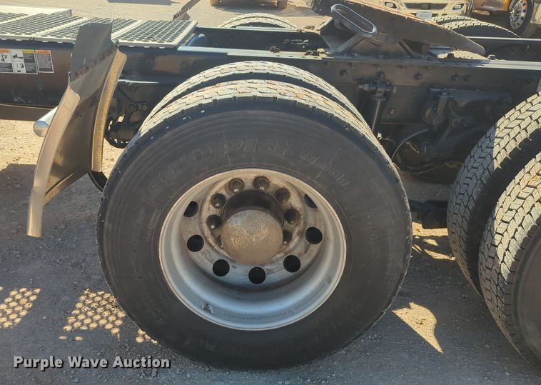 image for item NG9418 2021 Kenworth T680 semi truck