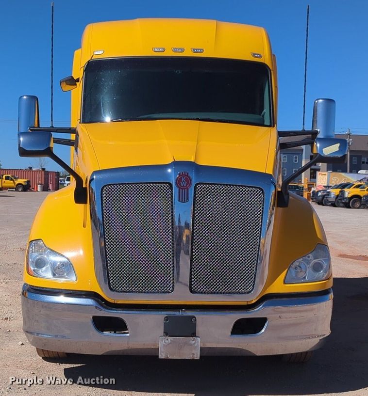 image for item NG9422 2019 Kenworth T680 semi truck