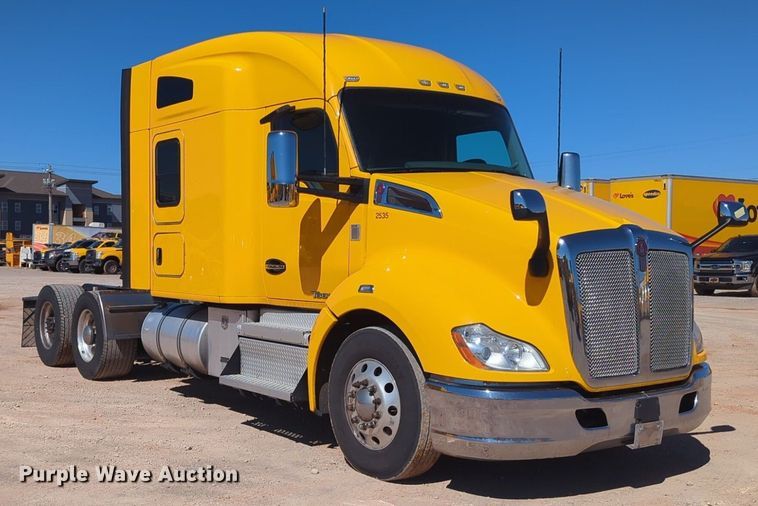 image for item NG9422 2019 Kenworth T680 semi truck