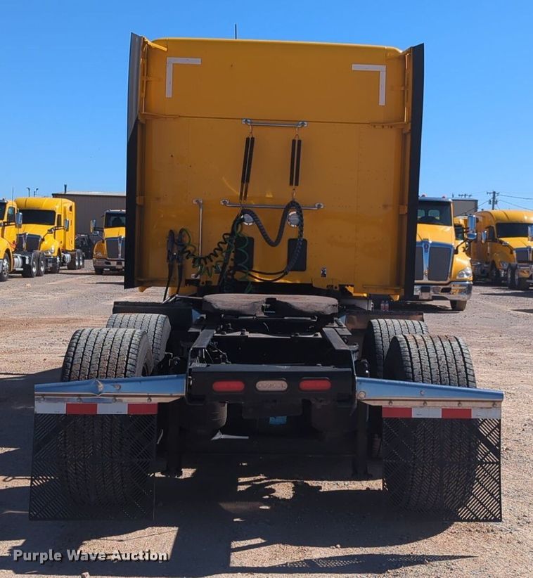 image for item NG9422 2019 Kenworth T680 semi truck