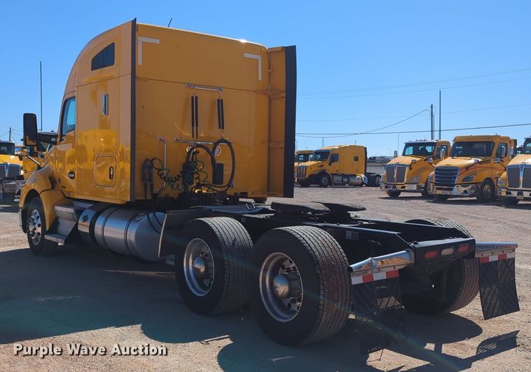 image for item NG9422 2019 Kenworth T680 semi truck