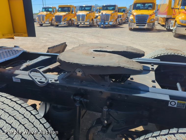 image for item NG9422 2019 Kenworth T680 semi truck