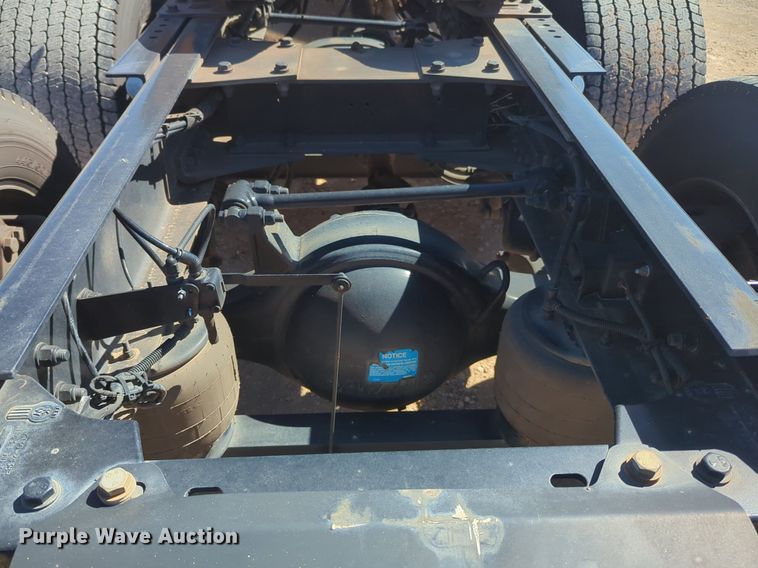 image for item NG9422 2019 Kenworth T680 semi truck