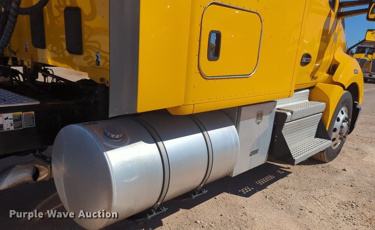 image for item NG9422 2019 Kenworth T680 semi truck