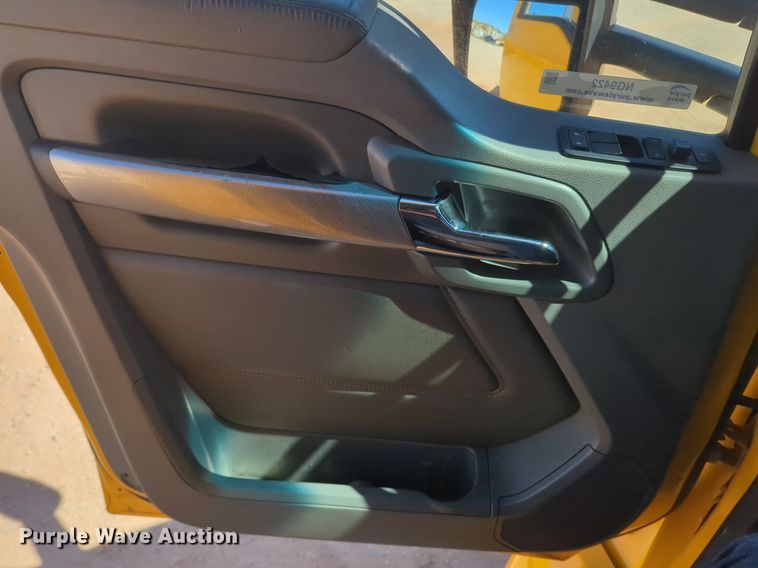 image for item NG9422 2019 Kenworth T680 semi truck