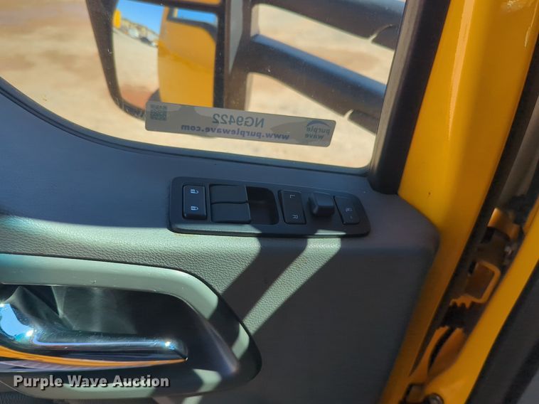 image for item NG9422 2019 Kenworth T680 semi truck