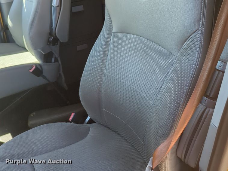 image for item NG9422 2019 Kenworth T680 semi truck