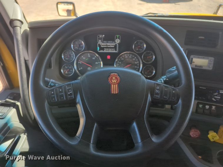 image for item NG9422 2019 Kenworth T680 semi truck