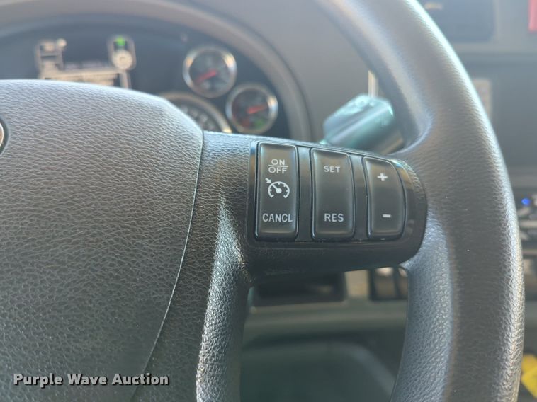 image for item NG9422 2019 Kenworth T680 semi truck