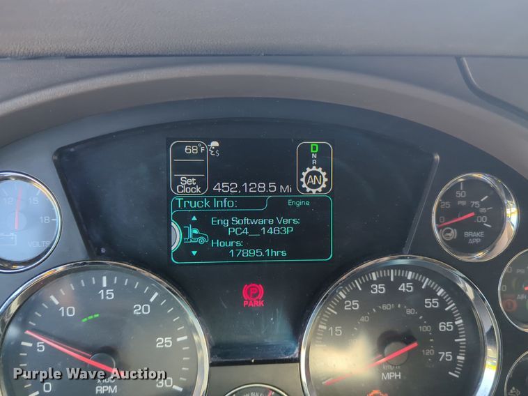 image for item NG9422 2019 Kenworth T680 semi truck