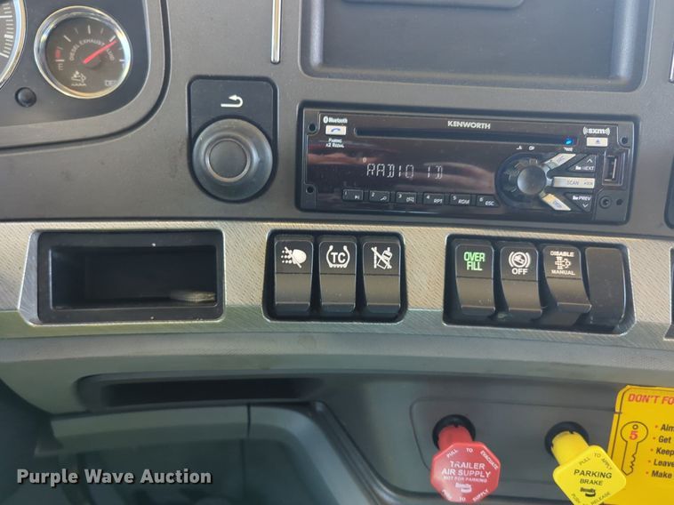 image for item NG9422 2019 Kenworth T680 semi truck