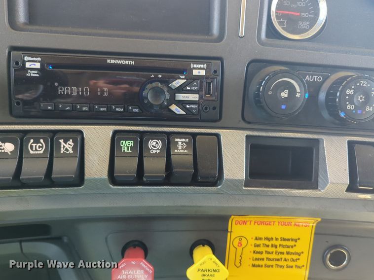 image for item NG9422 2019 Kenworth T680 semi truck