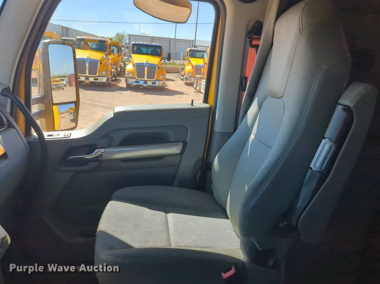 image for item NG9422 2019 Kenworth T680 semi truck