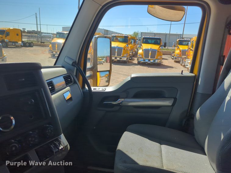 image for item NG9422 2019 Kenworth T680 semi truck