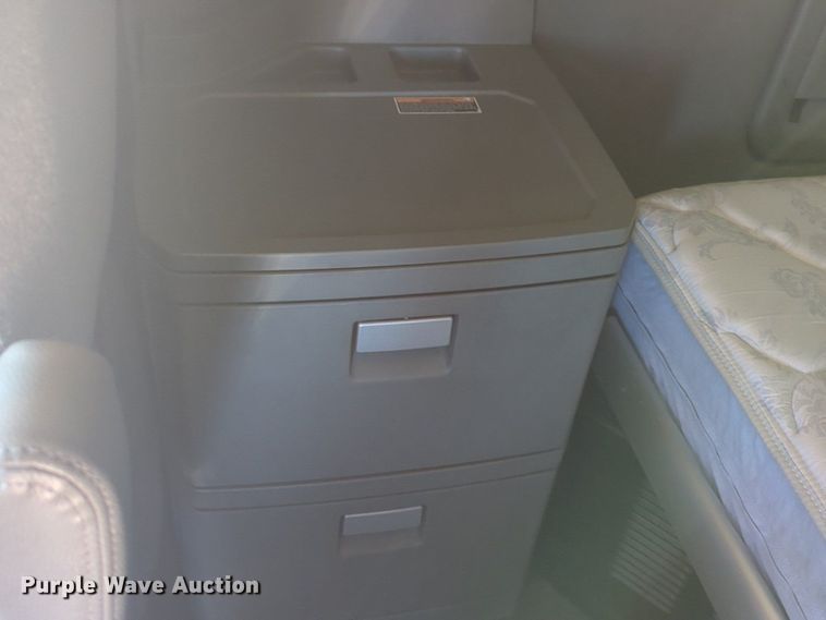 image for item NG9422 2019 Kenworth T680 semi truck