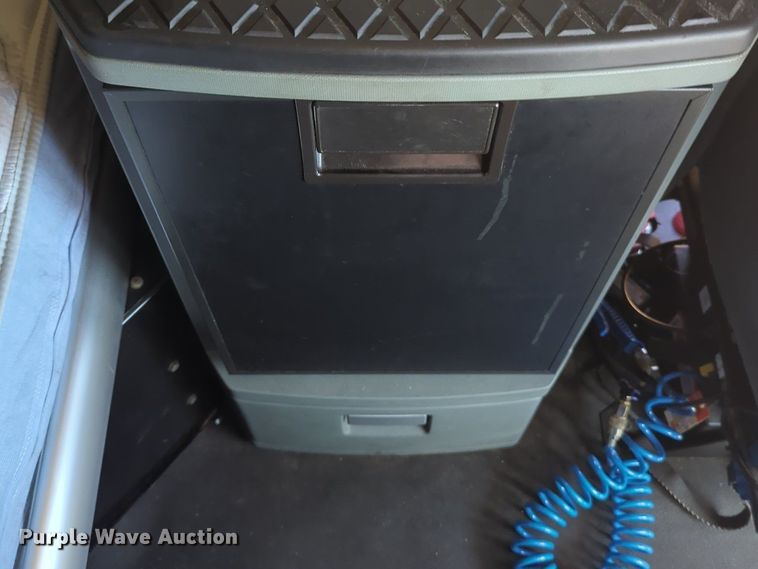 image for item NG9422 2019 Kenworth T680 semi truck