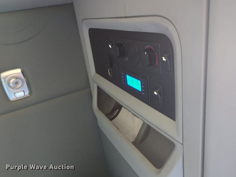 image for item NG9422 2019 Kenworth T680 semi truck