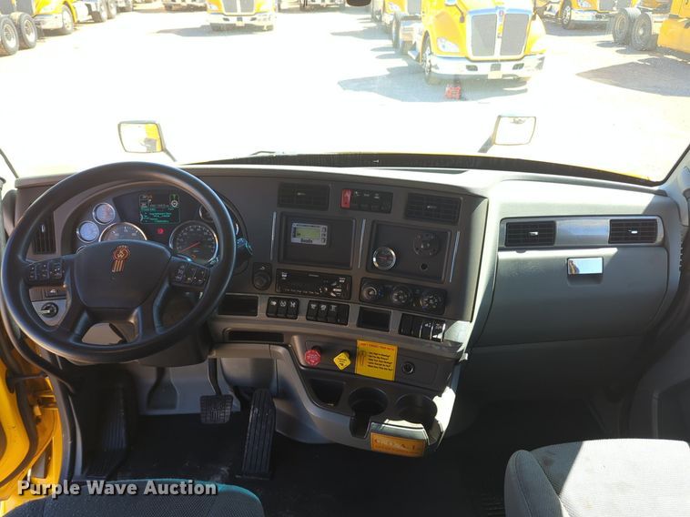 image for item NG9422 2019 Kenworth T680 semi truck
