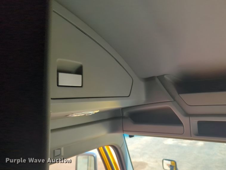 image for item NG9422 2019 Kenworth T680 semi truck