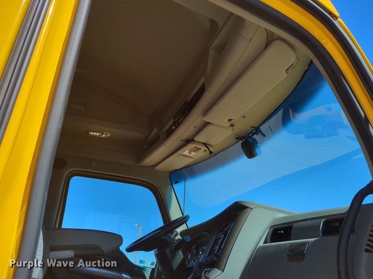 image for item NG9422 2019 Kenworth T680 semi truck