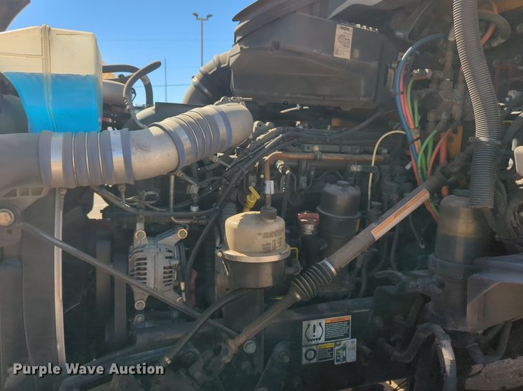 image for item NG9422 2019 Kenworth T680 semi truck