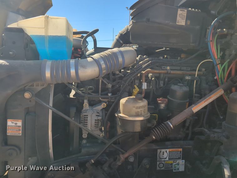 image for item NG9422 2019 Kenworth T680 semi truck