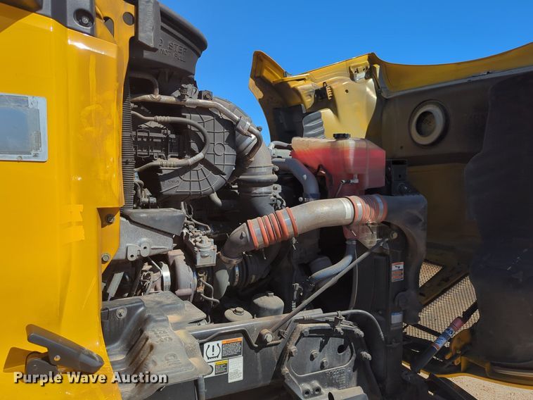 image for item NG9422 2019 Kenworth T680 semi truck